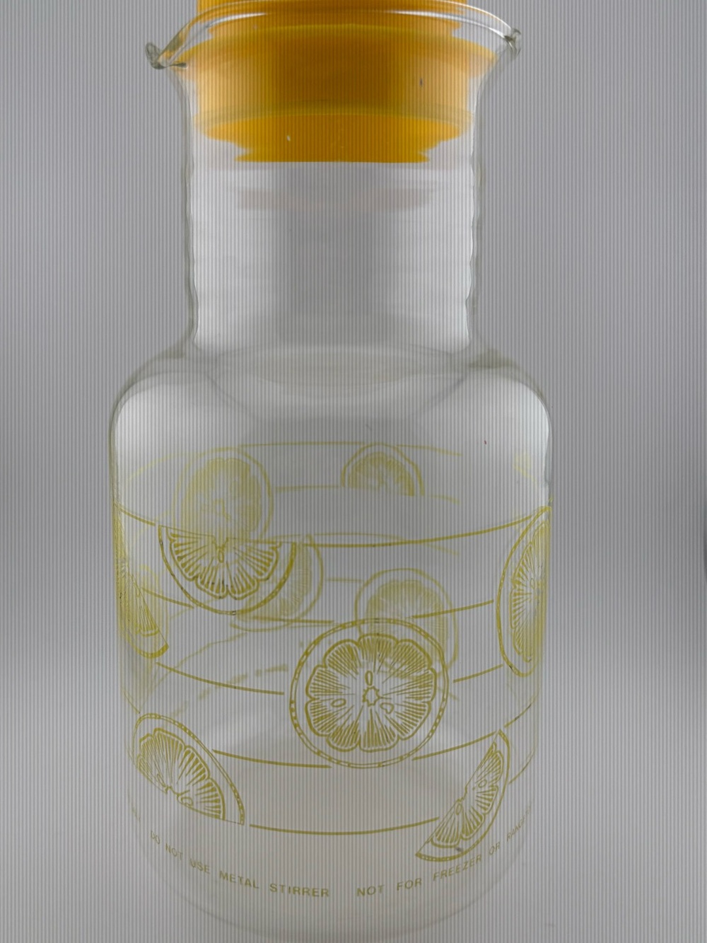 Vintage Pyrex 2 Quart Lemon Juice Carafe Pitcher with Yellow Lid
